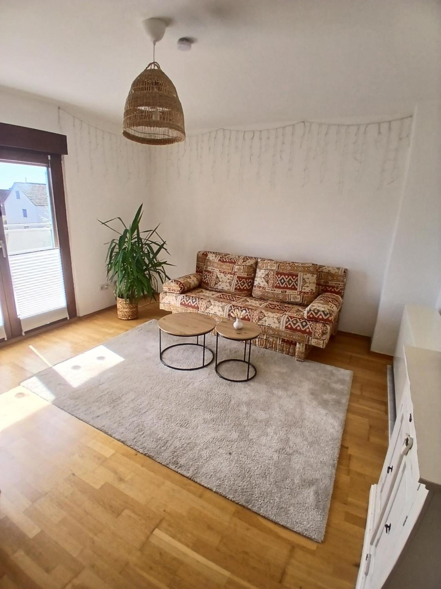 Happybnb Apartment Mit Sonniger Terrasse Lochgau Экстерьер фото